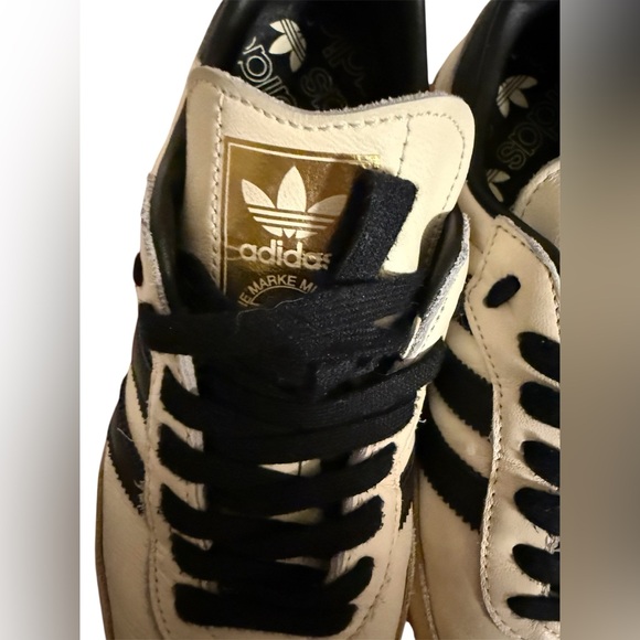 Adidas Samba OG Cream & Black 8.5 gold details - Picture 2 of 3